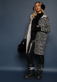 Renee - Czarno-Biały Niezapinany Kardigan z Kieszeniami w Panterkowy Print Riaverna. Okazja: na co dzień. Kolor: czarny. Wzór: nadruk. Styl: wizytowy, elegancki, casual