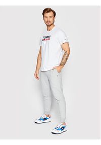 Tommy Jeans Spodnie dresowe DM0DM15380 Szary Slim Fit. Kolor: szary. Materiał: syntetyk, bawełna