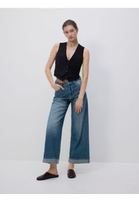 Reserved - Jeansy wide leg - granatowy. Kolor: niebieski