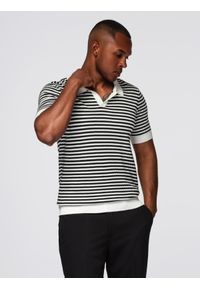 Ombre Clothing - Męska dzianinowa koszulka polo bez guzików w marynarskie paski – czarno-biała V1 - Rozmiar: XL. Typ kołnierza: polo. Kolor: czarny. Materiał: dzianina. Długość: krótkie. Wzór: paski. Sezon: lato. Styl: retro, elegancki