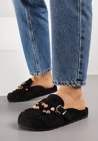Born2be - Czarne Klapki na Grubej Podeszwie z Frędzlami Klamrami i Koralikami Glysnell. Okazja: na co dzień, do pracy, na spacer. Kolor: czarny. Materiał: jeans. Sezon: lato. Styl: casual, elegancki #1