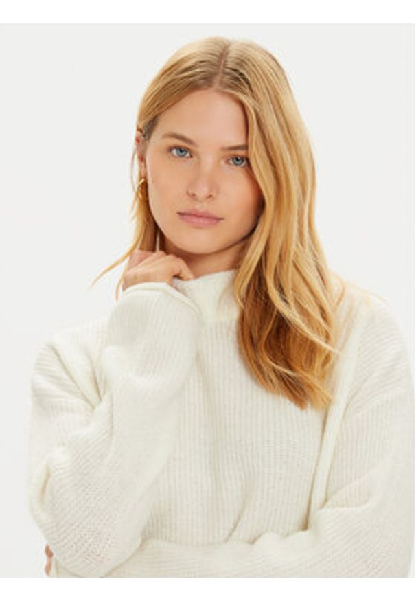 Brave Soul Golf LK-230EAGLE Écru Regular Fit. Typ kołnierza: golf. Materiał: syntetyk