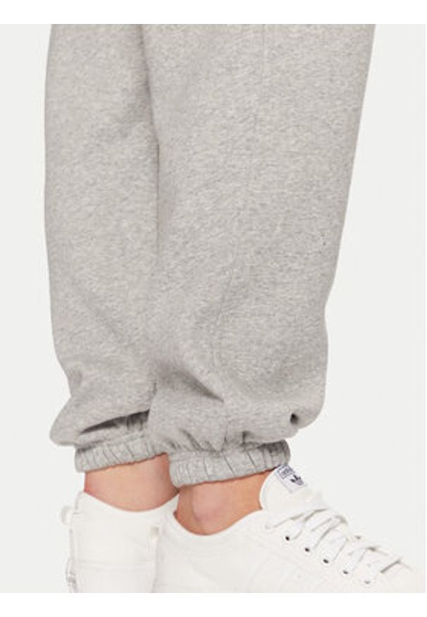 Adidas - adidas Spodnie dresowe Essentials Fleece IY9638 Szary Loose Fit. Kolor: szary. Materiał: bawełna