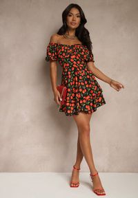 Renee - Czarna Sukienka Rozkloszowana z Bawełną w Wisienki Lunasella. Okazja: na co dzień. Kolor: czarny. Materiał: bawełna. Typ sukienki: proste, rozkloszowane. Styl: elegancki, casual #4