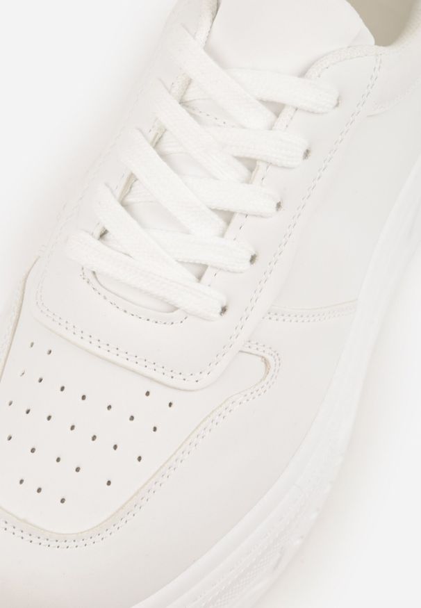 Born2be - Białe Sneakersy VICES na Grubej Tłoczonej Podeszwie Riovelle. Okazja: na co dzień. Kolor: biały. Materiał: jeans