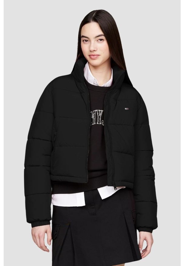 Tommy Jeans - TOMMY JEANS Czarna kurtka damska z drobnym logo, Rozmiar M. Okazja: na co dzień. Kolor: czarny. Materiał: syntetyk, poliester. Styl: casual, elegancki