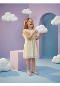 Sinsay - Tiulowa sukienka babydoll ze wzorem kwiatowym - wielobarwny. Materiał: tiul. Wzór: kwiaty #1