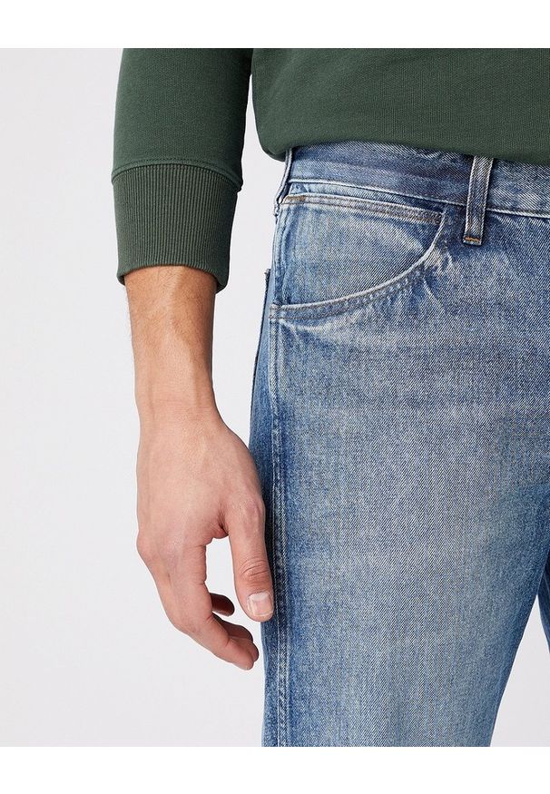 Wrangler - MĘSKIE SPODNIE JEANSOWE WRANGLER GREENSBORO STONE EROSION W15QSF667 112141198