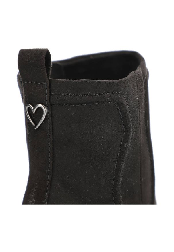 Czarne Botki Marco Tozzi Modne Obuwie Damskie. Okazja: na co dzień. Kolor: czarny. Materiał: syntetyk, futro, jeans, zamsz. Obcas: na obcasie. Styl: elegancki, casual. Wysokość obcasa: średni