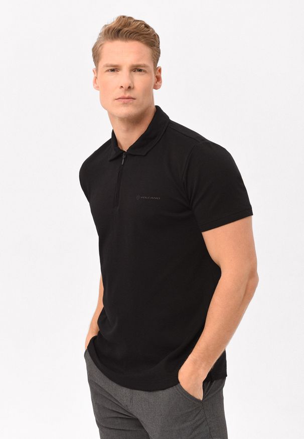 Volcano - Koszulka polo na zamek O-HEKTOR. Typ kołnierza: polo. Kolor: czarny. Materiał: bawełna, materiał, jeans. Długość rękawa: krótki rękaw. Długość: krótkie. Wzór: gładki. Styl: wizytowy, klasyczny, elegancki