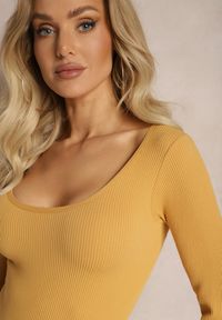 Renee - Żółta Dopasowana Bluzka w Prążki o Krótkim Kroju Elowenia. Kolor: żółty. Długość: krótkie. Wzór: prążki. Styl: sportowy #4
