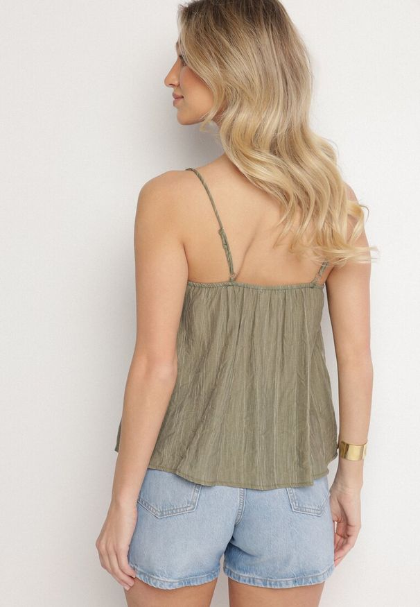 Born2be - Zielony Top z Wiskozą Ozdobiony Koralikami Emiriona. Okazja: na co dzień. Kolor: zielony. Materiał: wiskoza. Długość rękawa: na ramiączkach. Wzór: aplikacja. Styl: casual, elegancki, klasyczny