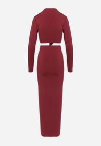 Born2be - Bordowa Sukienka Koktajlowa Ozdobiona Wycięciem Marszczeniem w Talii i Rozcięciem na Nogę Ilizia. Okazja: na imprezę. Kolor: czerwony. Wzór: aplikacja. Typ sukienki: proste. Styl: wizytowy #4