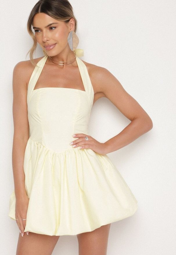 Born2be - Żółta Bawełniana Sukienka Vices Wiązana na Szyi Fenarea. Okazja: na imprezę, na co dzień. Kolor: żółty. Materiał: bawełna. Sezon: lato. Typ sukienki: proste. Styl: casual