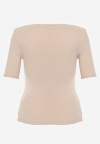 Born2be - Beżowy Wiskozowy T-shirt o Dopasowanym Kroju z Dekoltem w Łódkę Idahphaeia. Okazja: na co dzień, na spotkanie biznesowe, do pracy. Kolor: beżowy. Materiał: wiskoza. Wzór: aplikacja. Styl: casual, biznesowy, klasyczny #3