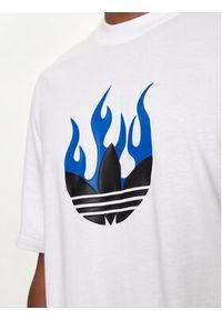 Adidas - adidas T-Shirt Flames Logo IS2944 Biały Loose Fit. Kolor: biały. Materiał: bawełna