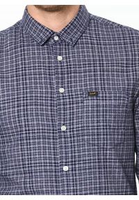 Lee - LEE SLIM BUTTON DOWN MĘSKA KOSZULA MATERIAŁOWA W KRATĘ NIGHT SKY L66XZHSJ. Typ kołnierza: button down. Materiał: materiał