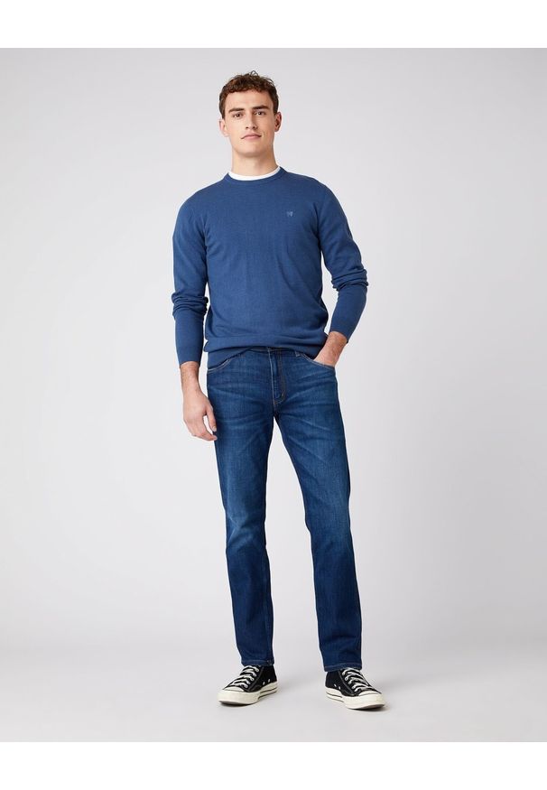 Wrangler - WRANGLER CREW KNIT DARK DENIM W8A02PXTG 112141657. Materiał: denim. Styl: klasyczny