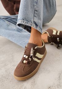 Born2be - Brązowe Sneakersy w Stylu Tenisówek z Koralikami Charnara. Okazja: na co dzień. Kolor: brązowy. Materiał: dresówka. Wzór: aplikacja #3