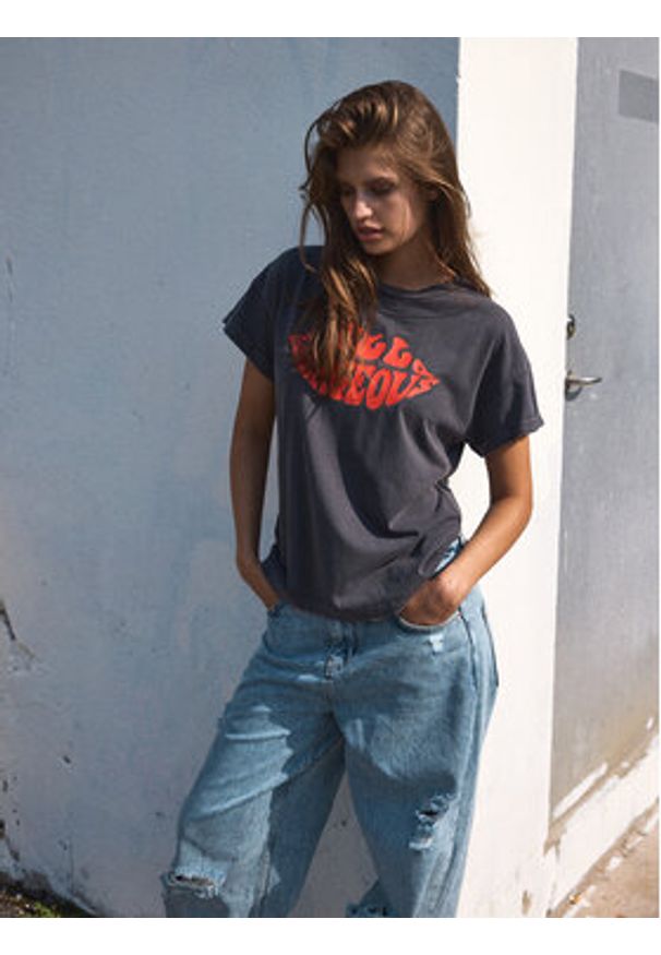Noisy may - Noisy May T-Shirt 27030135 Szary Regular Fit. Kolor: szary. Materiał: bawełna