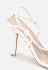 Renee - Białe Sandały Blesse. Nosek buta: otwarty. Kolor: biały. Wzór: haft #5