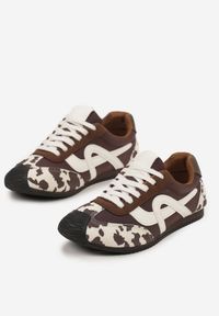 Born2be - Brązowo-Białe Sneakersy Ozdobione Geometrycznym Motywem Ardetia. Okazja: na co dzień. Kolor: brązowy. Materiał: jeans. Wzór: aplikacja, geometria #5