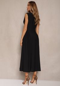 Renee - Czarna Rozkloszowana Sukienka z Wiskozy Lirune. Okazja: na co dzień. Kolor: czarny. Materiał: wiskoza. Sezon: lato. Typ sukienki: rozkloszowane. Styl: klasyczny, casual, elegancki