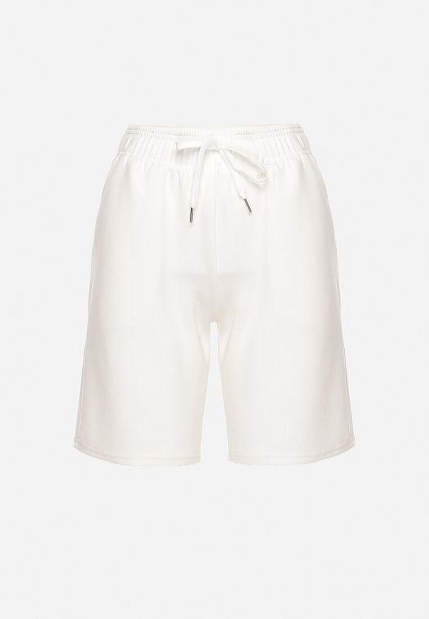 Born2be - Białe Szorty Wykończone Gumką w Pasie i Wsuwanymi Kieszeniami Ritardia. Kolor: biały. Styl: sportowy