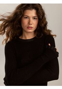 Reserved - Dzianinowa bluzka z jedwabiem - czarny. Kolor: czarny. Materiał: jedwab, dzianina #1
