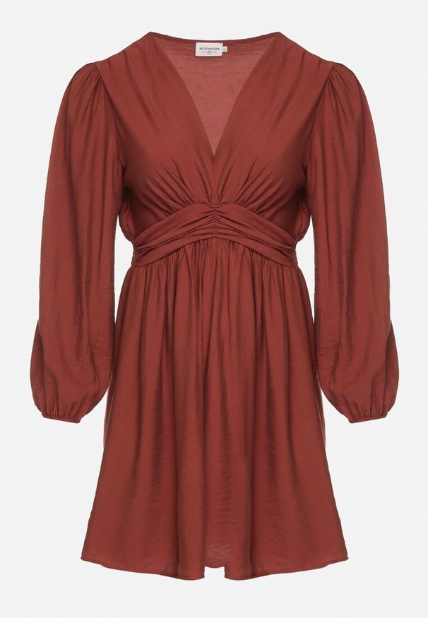 Born2be - Jasnobrązowa Rozkloszowana Sukienka z Marszczeniem w Talii i Dekoltem w Serek Salindea. Okazja: na co dzień. Typ kołnierza: dekolt w serek. Kolekcja: plus size. Kolor: brązowy. Długość rękawa: długi rękaw. Typ sukienki: dla puszystych. Styl: casual, elegancki
