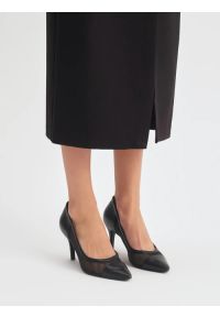Ryłko - Czarne czółenka damskie z siateczką. Kolor: czarny. Materiał: skóra. Obcas: na obcasie. Styl: street. Wysokość obcasa: średni #1