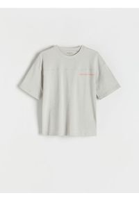 Reserved - Bawełniany t-shirt oversize - jasnoszary. Kolor: szary. Materiał: bawełna