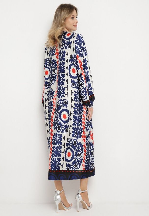 Born2be - Niebieska Satynowa Sukienka Pudełkowa z Rustykalnym Wzorem Xallilena. Kolor: niebieski. Materiał: satyna. Styl: elegancki