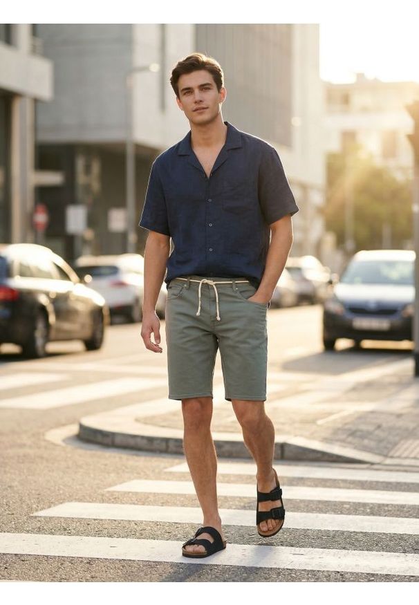 Sinsay - Bawełniane szorty jeansowe - zielony. Kolor: zielony. Materiał: jeans, bawełna