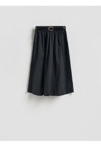 Reserved - Spódnica midi z paskiem - czarny. Kolor: czarny. Materiał: tkanina. Wzór: gładki #1