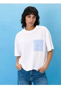 Sinsay - Bawełniana koszulka z krótkim rękawem - biały. Kolor: biały. Materiał: bawełna. Długość rękawa: krótki rękaw. Długość: krótkie #1