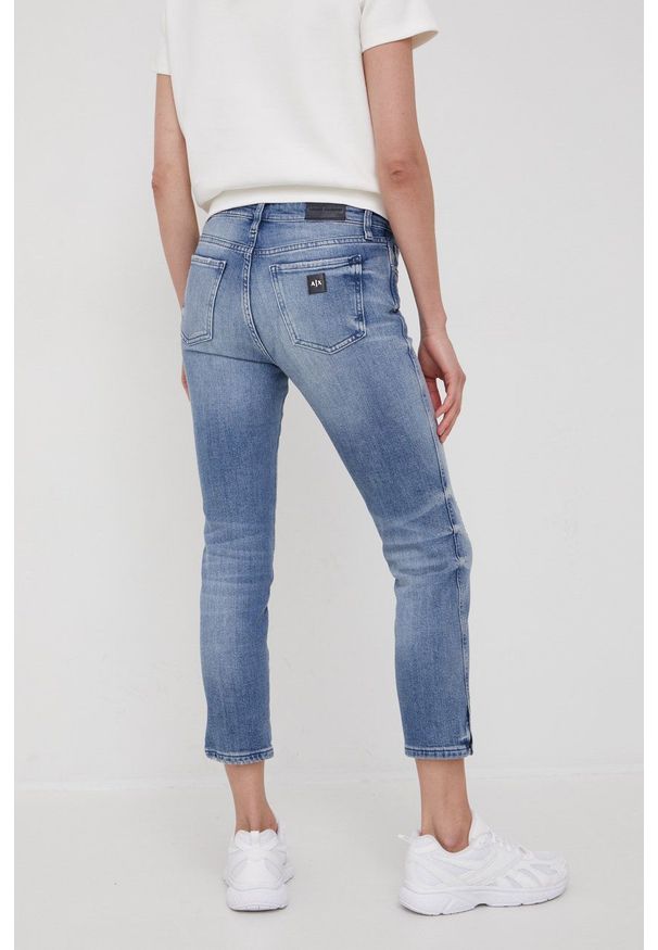 Armani Exchange jeansy damskie medium waist. Kolor: niebieski