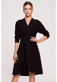 Sukienki.shop - Elegancka sukienka oversize rozkloszowana z dekoltem czarna. Okazja: na komunię, na ślub cywilny, na wesele, na imprezę. Kolor: czarny. Typ sukienki: oversize. Styl: elegancki #3