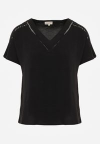 Renee - Czarna Rozszerzana Bluzka z Krótkimi Rękawami i Ażurowymi Taśmami Zaylor. Kolor: czarny. Długość rękawa: krótki rękaw. Długość: krótkie. Wzór: ażurowy. Sezon: wiosna, lato #3