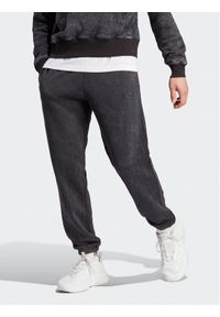 Adidas - adidas Spodnie dresowe ALL SZN Garment Wash IJ6932 Czarny Regular Fit. Kolor: czarny. Materiał: bawełna #1