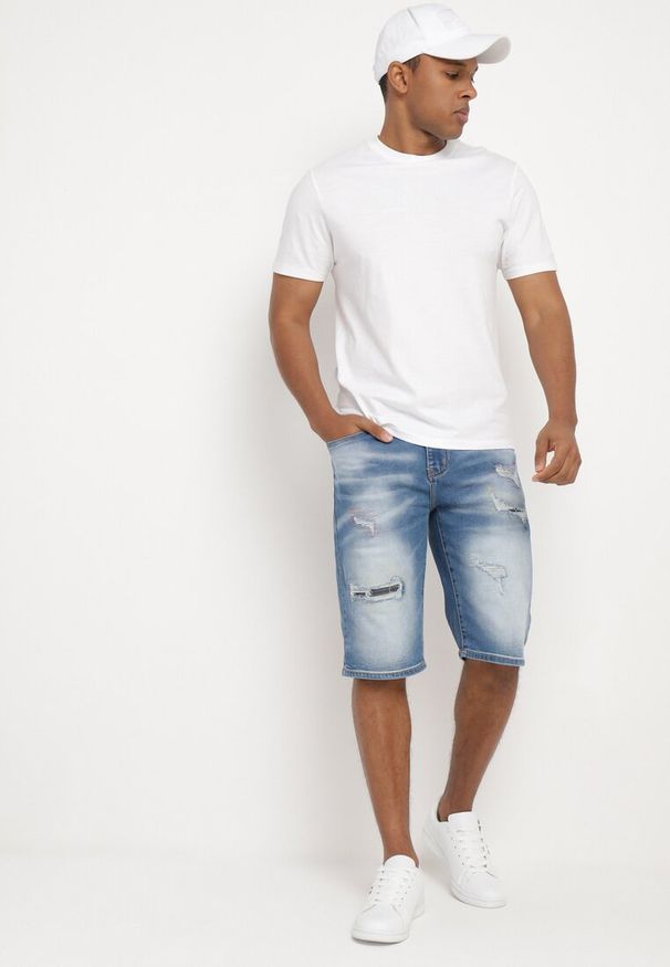 Born2be - Niebieskie Jeansowe Szorty z Bawełny Ozdobione Przetarciami i Paskiem z Ekoskóry Zeara. Okazja: na co dzień. Kolor: niebieski. Materiał: jeans, bawełna. Wzór: aplikacja. Styl: casual, elegancki