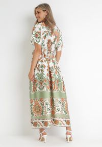 Born2be - Zielona Sukienka Maxi z Kopertowym Dekoltem i Gumką w Pasie w Orientalny Wzór Sierrina. Kolor: zielony. Materiał: materiał. Typ sukienki: kopertowe. Długość: maxi #4