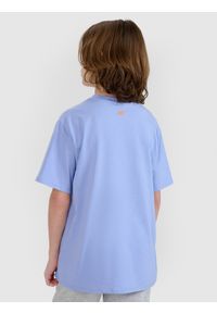 4f - 4F T-shirt oversize z nadrukiem chłopięcy - niebieski 146 (10-11 lat). Okazja: na co dzień. Kolor: niebieski. Materiał: dzianina, bawełna, jersey. Długość rękawa: krótki rękaw. Długość: krótkie. Wzór: nadruk. Sezon: lato. Styl: klasyczny, sportowy, casual