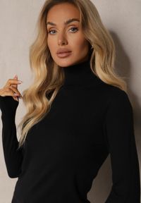 Renee - Czarny Golf z Wiskozą i Ściągaczem Izamia. Okazja: na co dzień. Typ kołnierza: golf. Kolor: czarny. Materiał: wiskoza. Styl: casual, elegancki #4