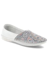 Baleriny damskie Maciejka, cholewka ze skóry naturalnej gładkiej z przodu panel tekstylny z dekoracyjnym wzorem wsuwany fason widoczne przeszycia wok. Kolor: biały. Materiał: skóra. Szerokość cholewki: normalna. Wzór: gładki #9