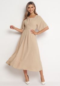 Born2be - Ciemnobeżowa Sukienka Maxi z Ozdobnym Wiązaniem i Gumką w Talii Myrcella. Kolor: beżowy. Długość: maxi #1