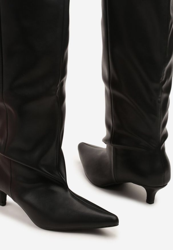 Renee - Czarne Kozaki na Kaczuszce ze Szpiczastym Noskiem Naffre. Nosek buta: szpiczasty. Zapięcie: bez zapięcia. Kolor: czarny. Materiał: jeans. Obcas: na szpilce. Styl: elegancki. Wysokość obcasa: średni
