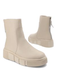Beżowe Botki Cambell Stylowe Obuwie Damskie Na Platformie. Zapięcie: zamek. Kolor: beżowy. Materiał: skóra. Obcas: na platformie. Styl: elegancki