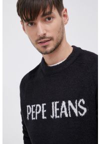 Pepe Jeans Sweter z domieszką wełny męski kolor czarny. Okazja: na co dzień. Kolor: czarny. Materiał: wełna. Długość rękawa: raglanowy rękaw. Wzór: nadruk. Styl: casual