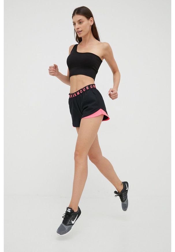 Under Armour szorty treningowe Play Up 3.0 1344552. damskie kolor czarny z nadrukiem medium waist. Kolor: czarny. Materiał: skóra, materiał. Wzór: nadruk